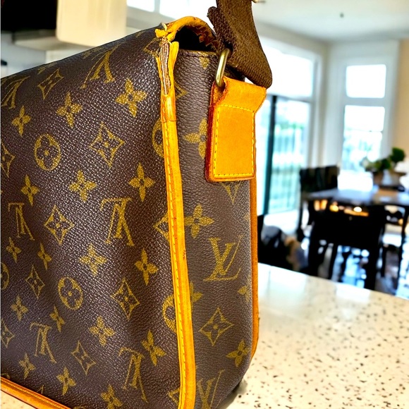 Authentic LOUIS VUITTON Bosphore Messenger Crossbody PM. - Picture 3 of 16